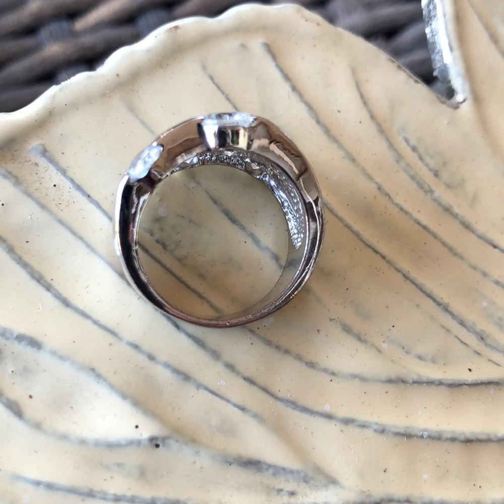 💗Host pick🌈CZ ring size 6 with 4 rows - 8 stones - Picture 3 of 6